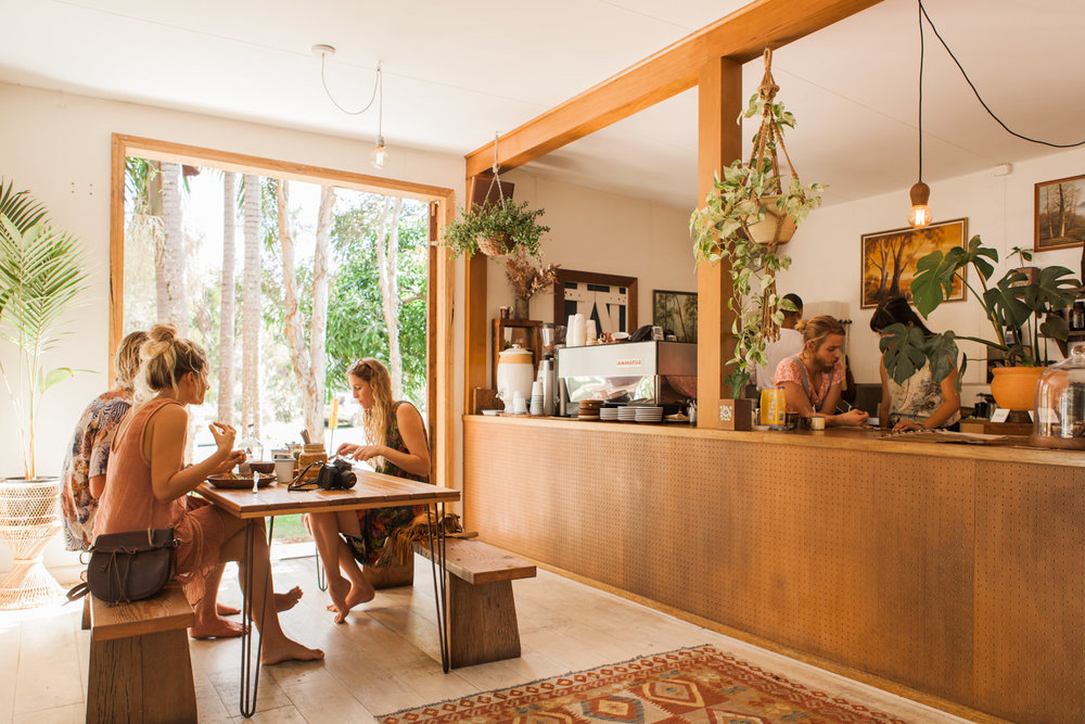 People enjoying breakfast at Byron Bay cafe Folk