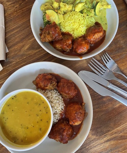 Two Plates of Curry Options From The Cardamom Pod Byron Bay